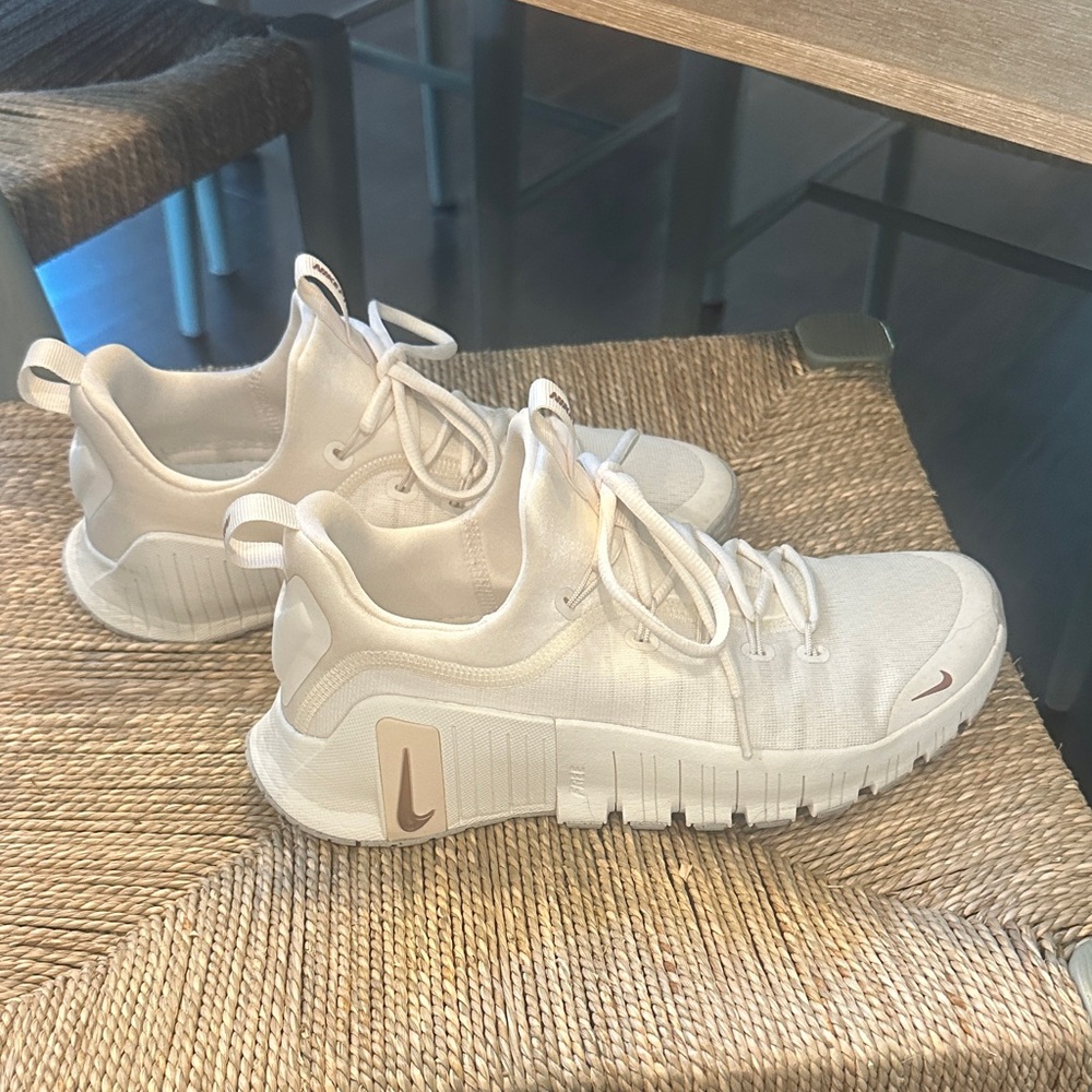 Nike Free Metcon (Women's White Sneakers)
